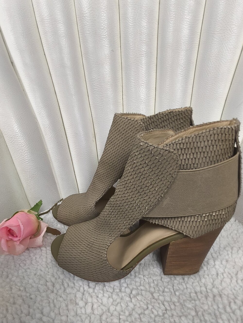 Botkier Olive Textured Open-Toe Block Heel Booties Size 9M - Picture 3 of 7